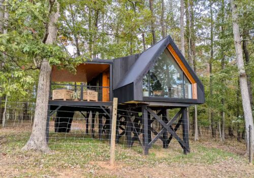 outside view of cabin Image