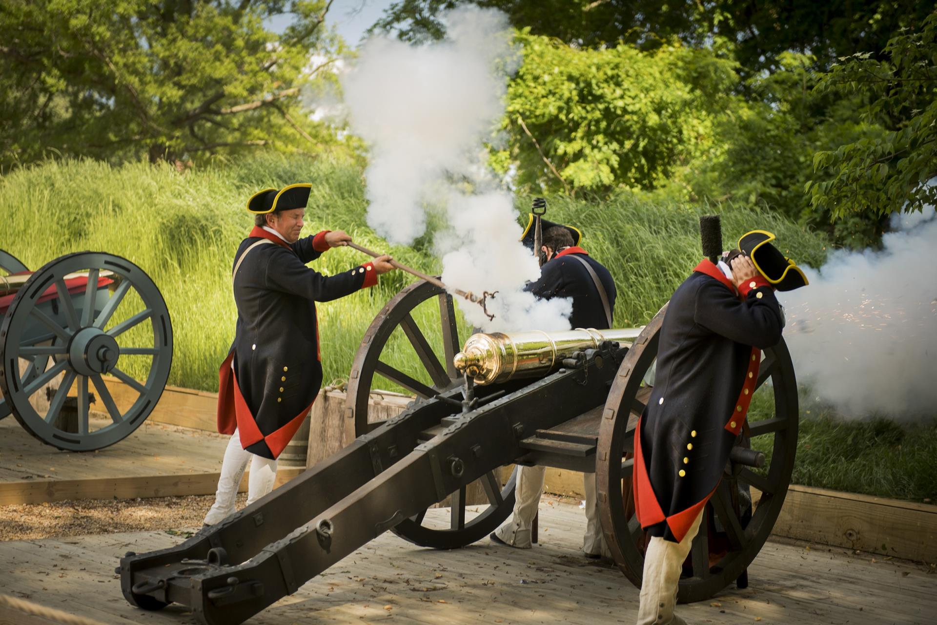 two patriots firing a cannon